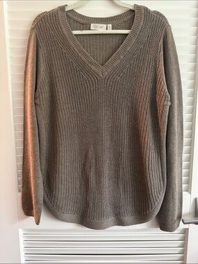 Cozy V-Neck Knit Sweater in Taupe